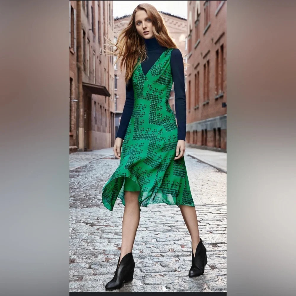 DIANE VON FURSTENBERG Dita printed silk-georgette
dress$400